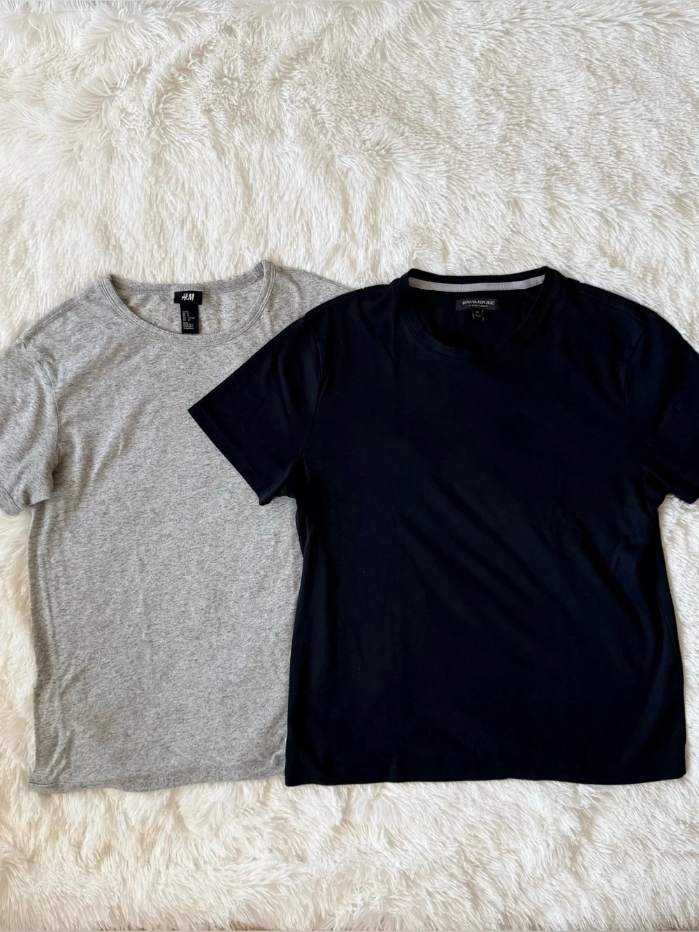 Banana Republic Men's Classic Crew Neck Tees in Navy and Heather Gray